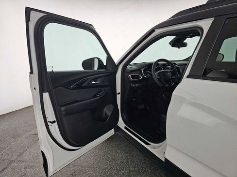 Used 2023 Chevrolet TrailBlazer RS image 19