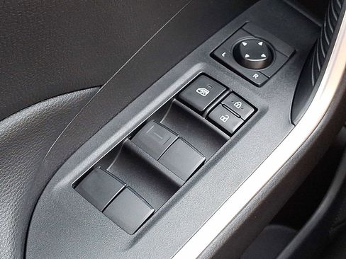 Used 2022 Toyota RAV4 LE image 24