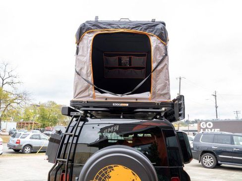 Used 2023 Land Rover Defender 110 S image 17