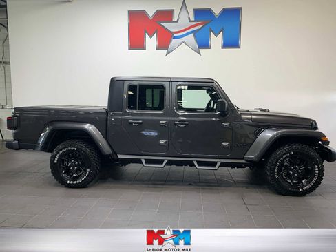 Used 2025 Jeep Gladiator Sport image 1
