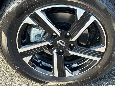 New 2025 Nissan Sentra SV image 8