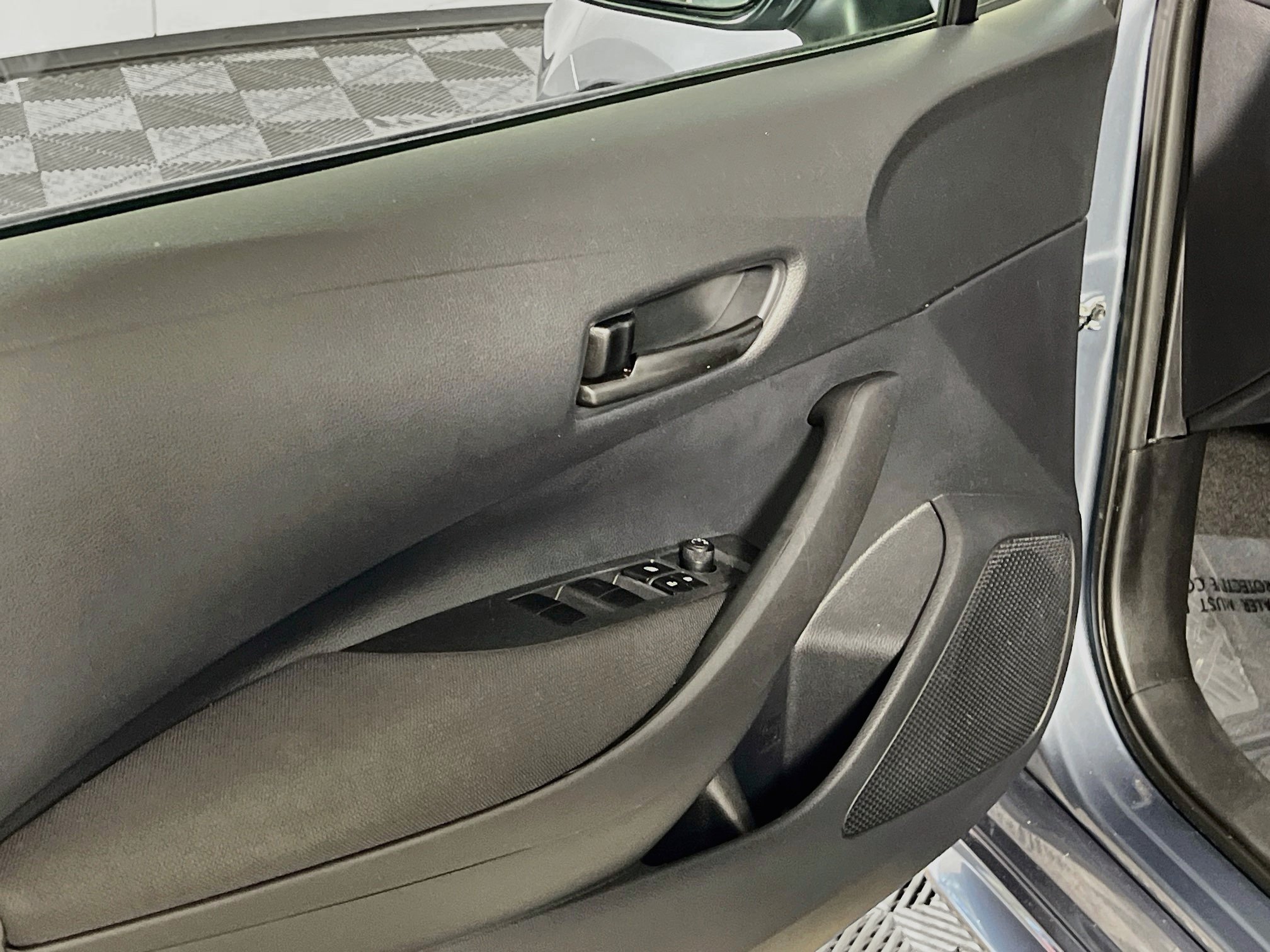Used 2025 Toyota Corolla LE w/ Convenience Package FWD image 17