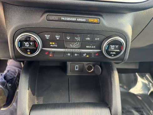 Used 2020 Ford Escape Titanium image 22