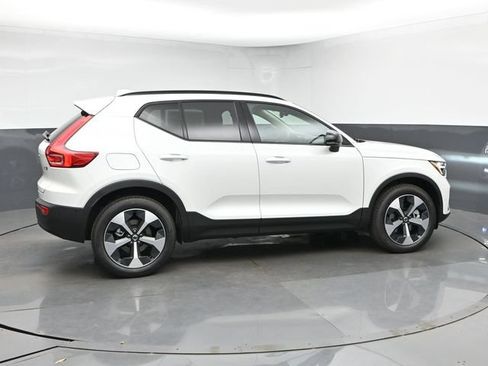 New 2026 Volvo XC40 B5 Plus w/ Climate Package AWD/4WD image 9