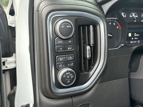 Used 2021 GMC Sierra 1500 SLT w/ SLT Convenience Package AWD/4WD image 18