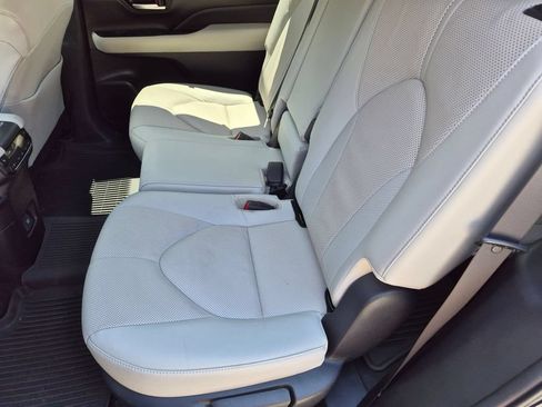 Used 2024 Toyota Grand Highlander AWD image 25