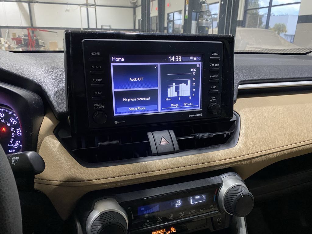 Used 2021 Toyota RAV4 LE AWD/4WD image 7