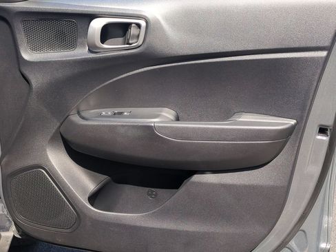 Used 2025 Hyundai Venue SEL FWD image 33