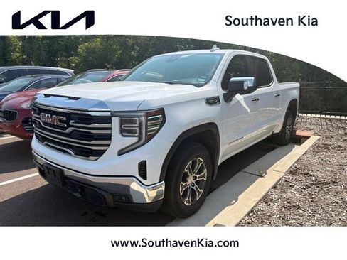 Used 2025 GMC Sierra 1500 SLT RWD image 1