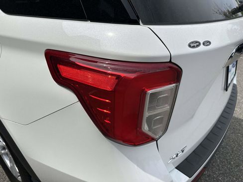 Used 2022 Ford Explorer XLT w/ Equipment Group 202A AWD/4WD image 10