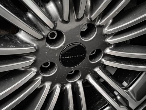 New 2026 Land Rover Range Rover SE image 8