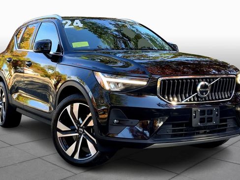 Used 2024 Volvo XC40 B5 Plus w/ Protection Package Premier image 2