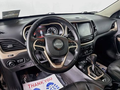 Used 2018 Jeep Cherokee Limited AWD/4WD image 9