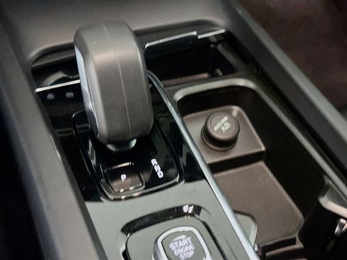 Used 2024 Volvo S60 B5 Core image 24