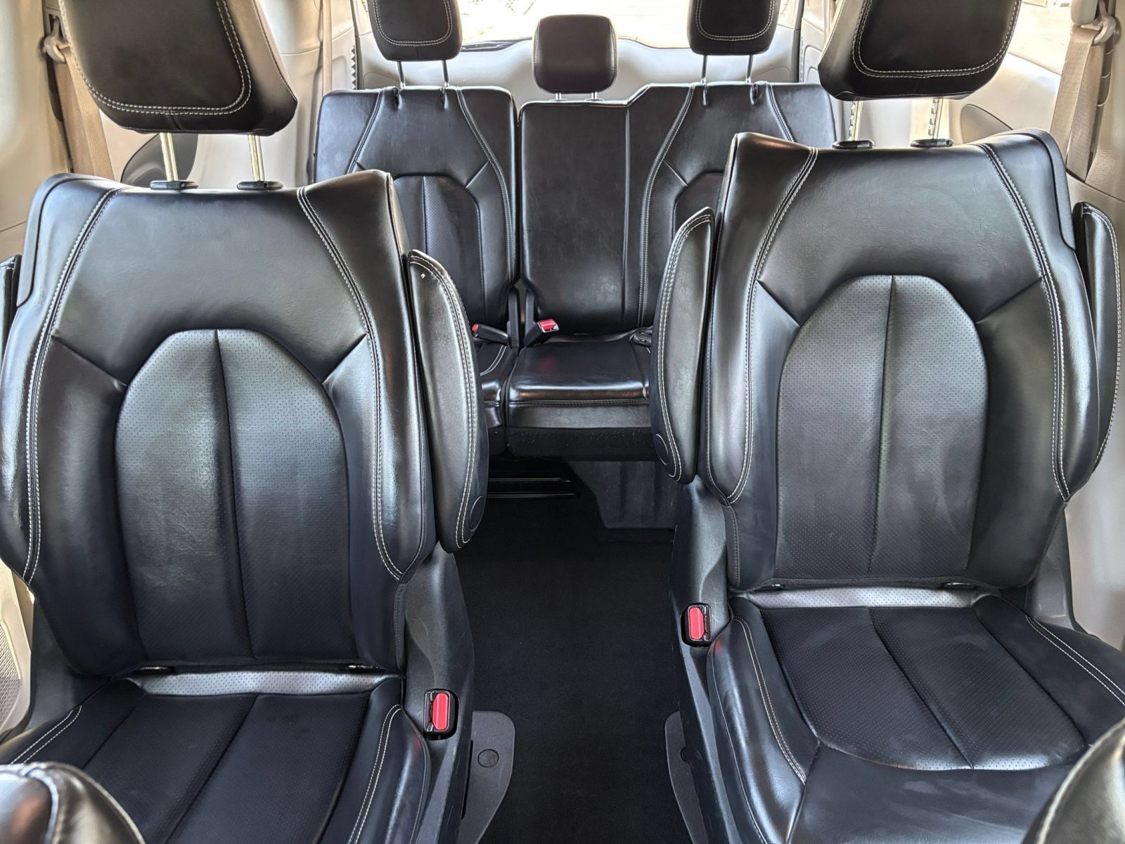 Used 2023 Chrysler Pacifica Touring-L FWD image 40