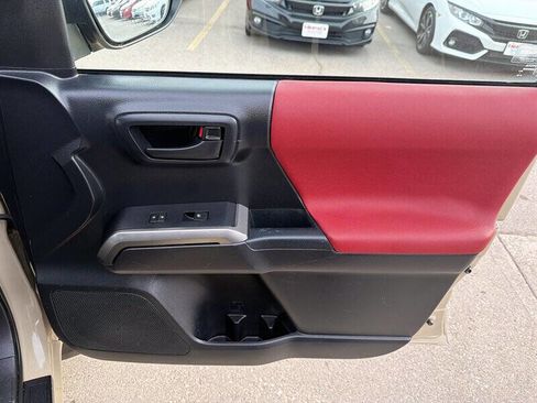 Used 2018 Toyota Tacoma SR5 image 21