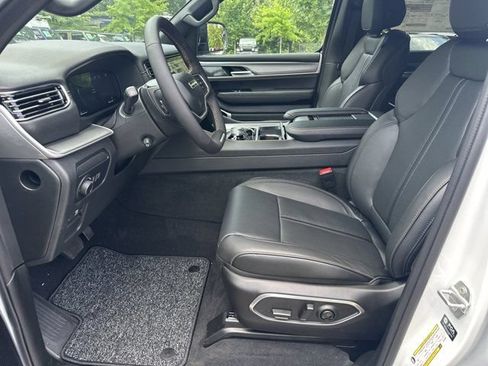 New 2026 Jeep Grand Wagoneer L 4WD image 9