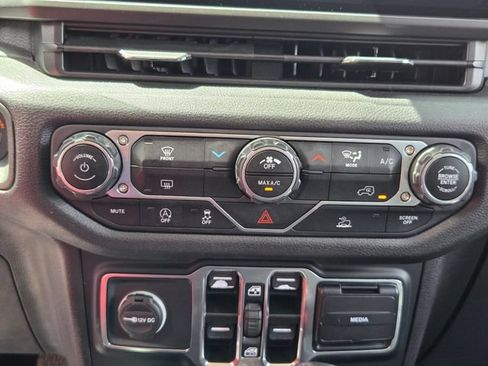 Used 2024 Jeep Wrangler Unlimited Sport AWD/4WD image 19