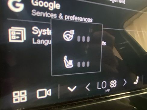 Certified 2025 Volvo XC40 B5 Plus image 24