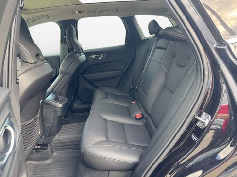 Used 2020 Volvo XC60 T5 Momentum FWD image 16