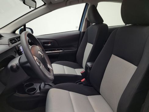 Used 2016 Toyota Prius C Two image 17