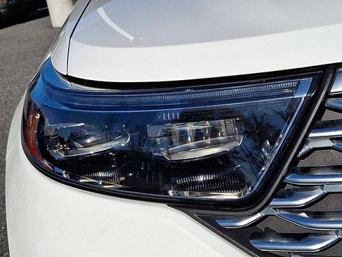 Certified 2022 Ford Explorer Platinum w/ Equipment Group 601A image 9