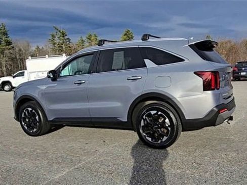 Used 2024 Kia Sorento S image 6