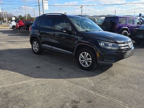 Used 2016 Volkswagen Tiguan S image 7