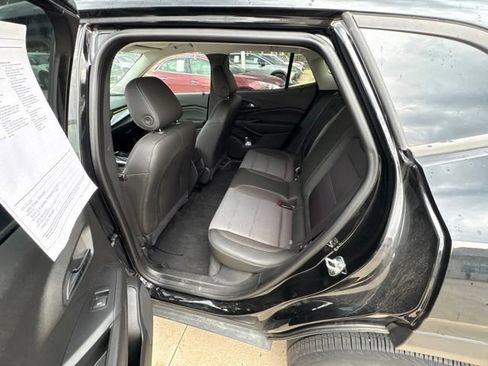 Used 2024 Chevrolet Trax LT FWD image 18