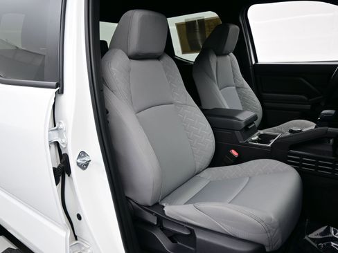 Used 2025 Toyota Tacoma SR5 AWD/4WD image 13