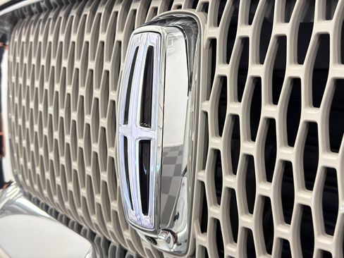 Used 2023 Lincoln Navigator Reserve AWD/4WD image 18