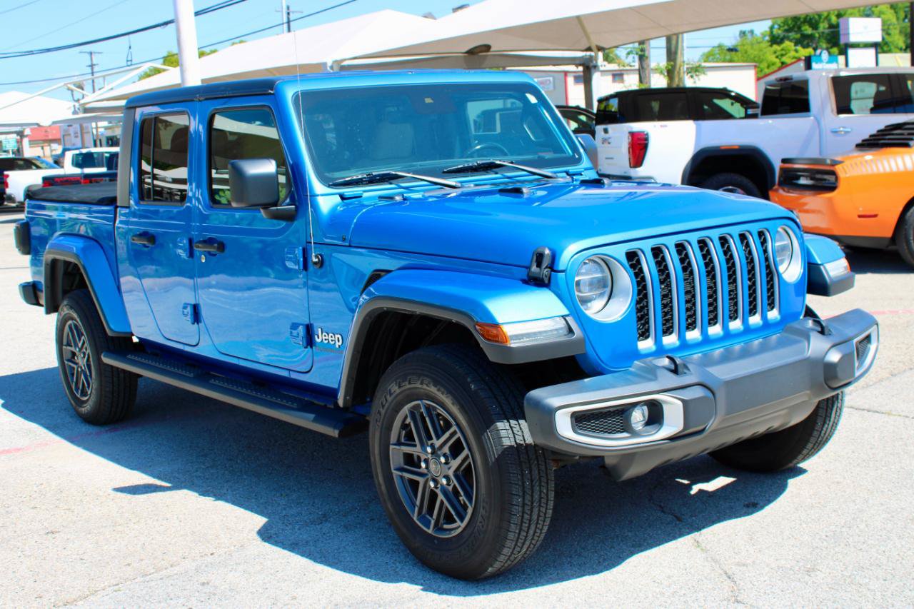 Used 2021 Jeep Gladiator Overland w/ Uconnect 4C Nav & Sound Group AWD/4WD image 2