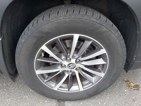 Used 2017 Toyota Highlander XLE AWD/4WD image 52
