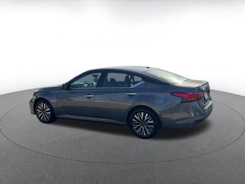 Used 2025 Nissan Altima 2.5 SV image 10