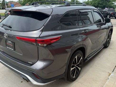Used 2021 Toyota Highlander XSE FWD image 3