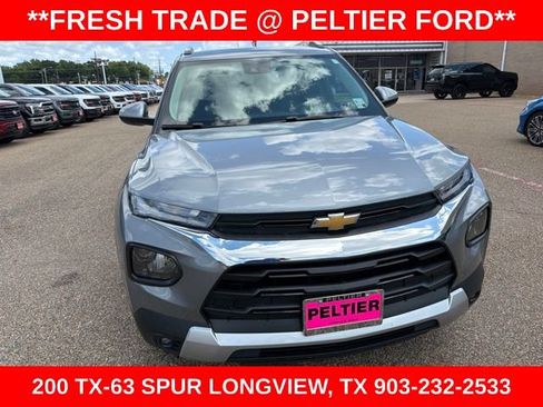 Used 2023 Chevrolet TrailBlazer LT FWD image 2