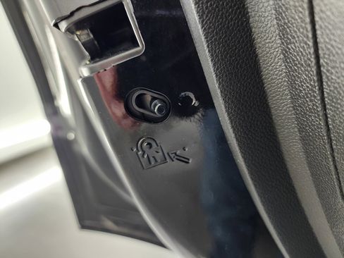 Used 2022 Chevrolet TrailBlazer RS w/ Convenience Package image 35