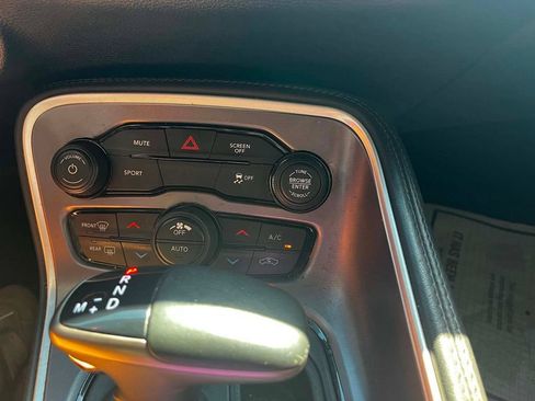 Used 2019 Dodge Challenger SXT RWD image 10