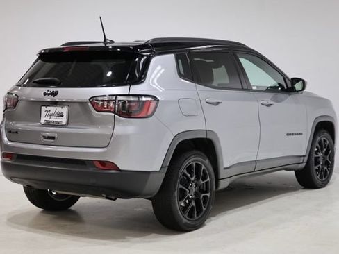 Used 2024 Jeep Compass Latitude w/ Convenience Group AWD/4WD image 7