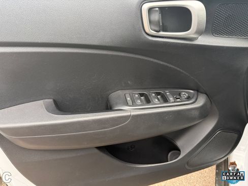 Used 2024 Hyundai Venue SEL FWD image 15