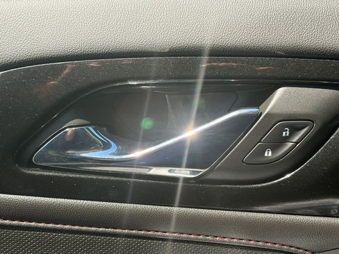 Used 2023 Chevrolet Traverse RS image 13