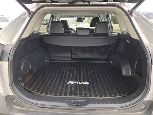 Used 2020 Toyota RAV4 XLE Premium image 14