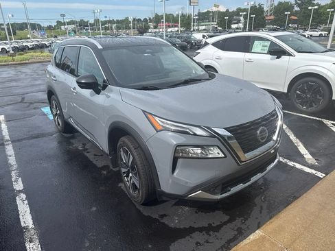 Used 2021 Nissan Rogue Platinum AWD/4WD image 3