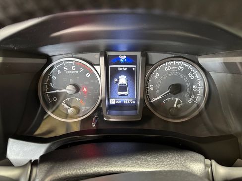 Used 2021 Toyota Tacoma TRD Off-Road w/ Technology Package AWD/4WD image 16
