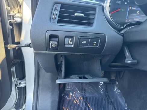 Used 2014 Chevrolet Impala LT w/ Convenience Package image 22