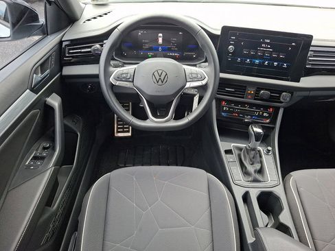 Used 2025 Volkswagen Jetta Sport image 22