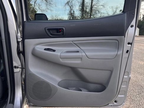 Used 2015 Toyota Tacoma PreRunner w/ Limited Package image 18