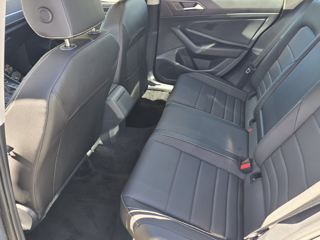 Certified 2023 Volkswagen Jetta SE w/ Panoramic Sunroof Package FWD image 12