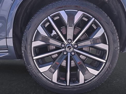 Used 2025 Volvo XC90 B6 Plus AWD/4WD image 38