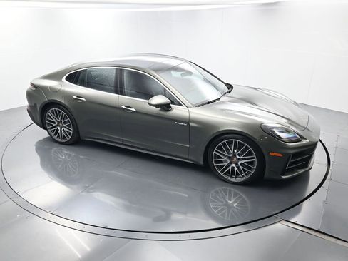 Used 2025 Porsche Panamera 4 image 45